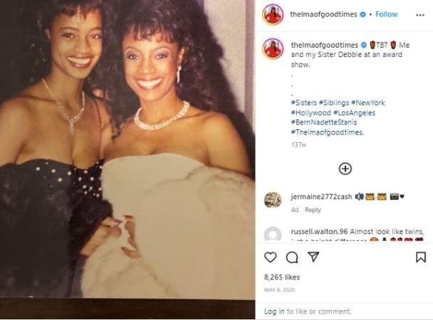 Bernnadette Stanis and her sister, Debbie Stanis in an award show.